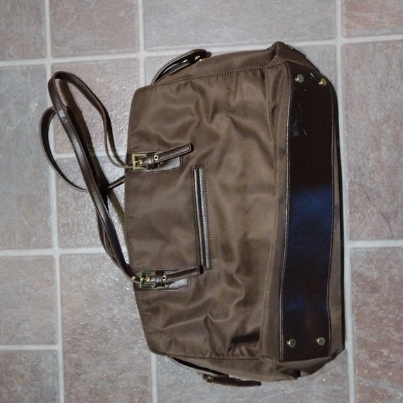 Tutilo large multi pocket tote with secure tablet of small labtop slot. - Picture 2 of 11